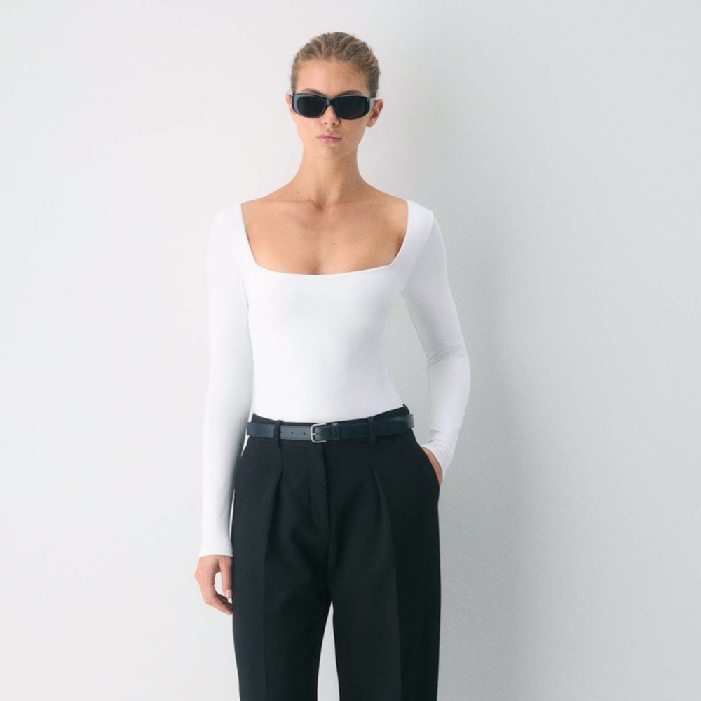 Aritzia Babaton Original Contour Squareneck Long Sleeve Bodysuit White Medium